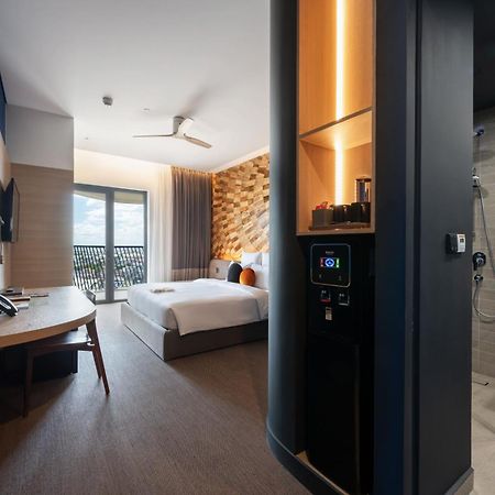 Sun & Moon, Riverside Hotel Пном Пен Екстериор снимка