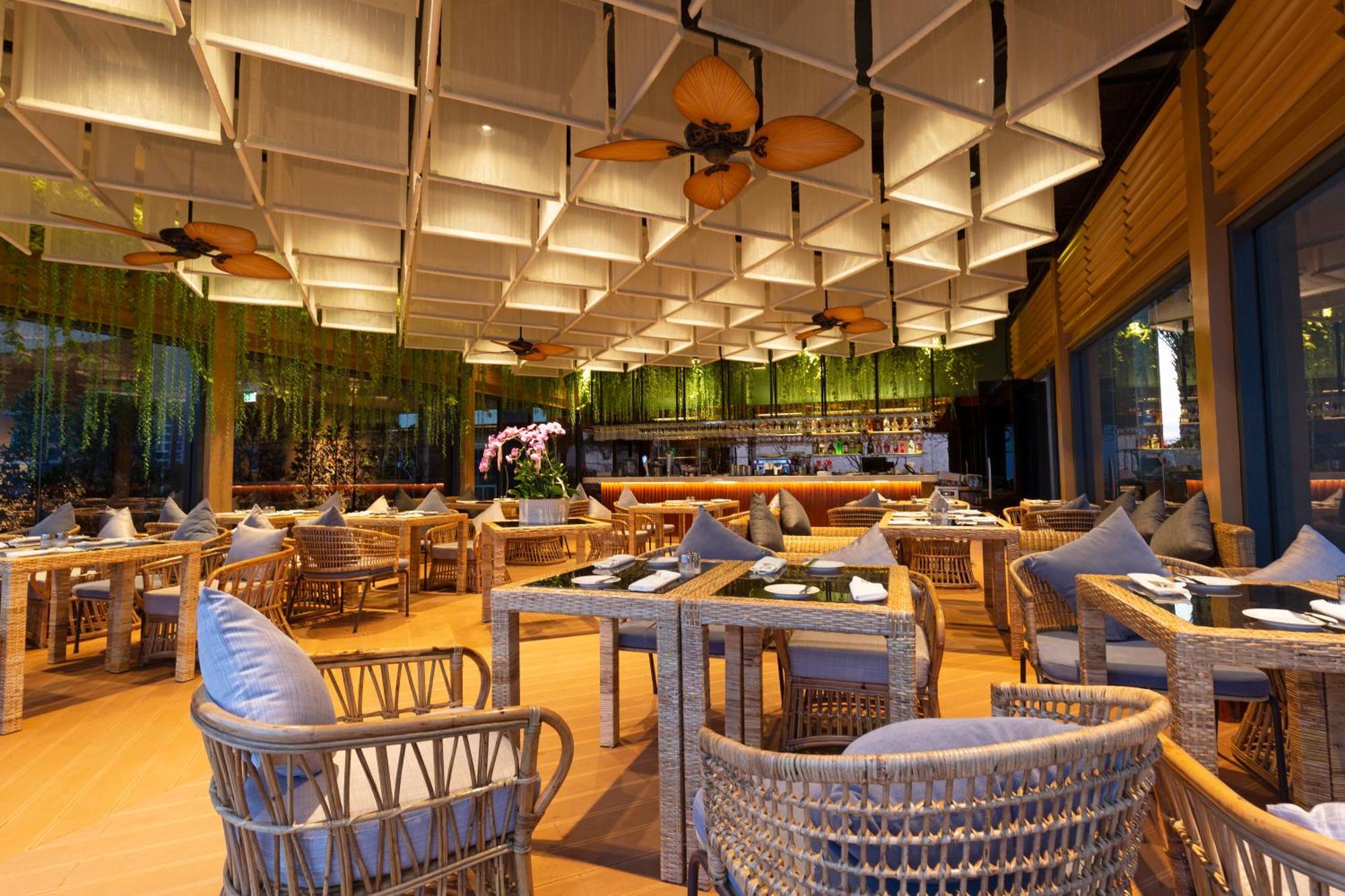Sun & Moon, Riverside Hotel Пном Пен Екстериор снимка