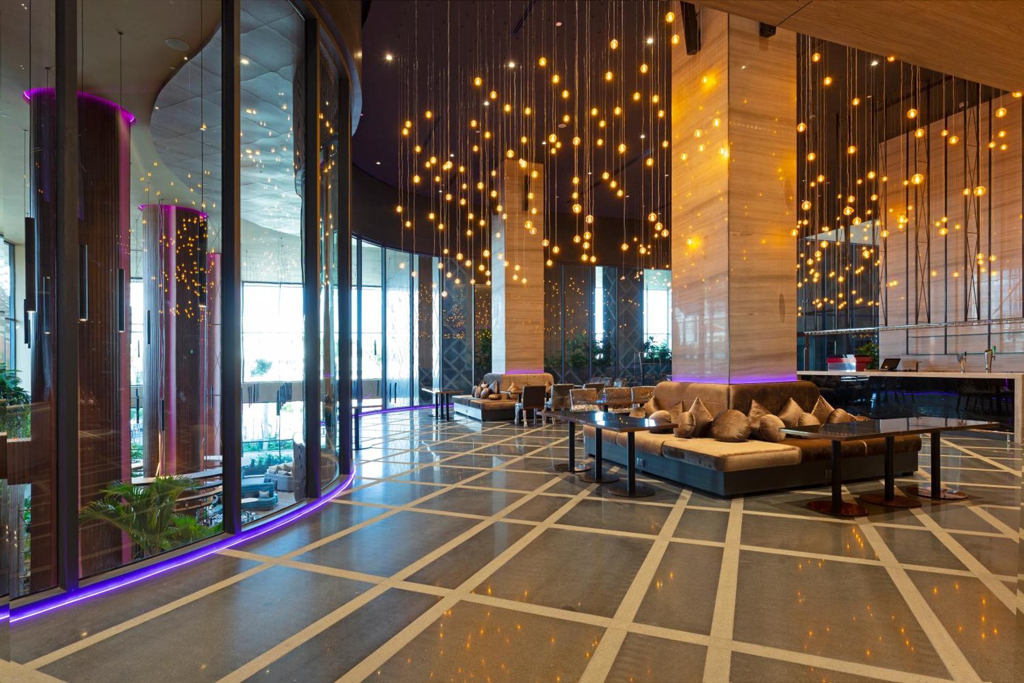 Sun & Moon, Riverside Hotel Пном Пен Екстериор снимка