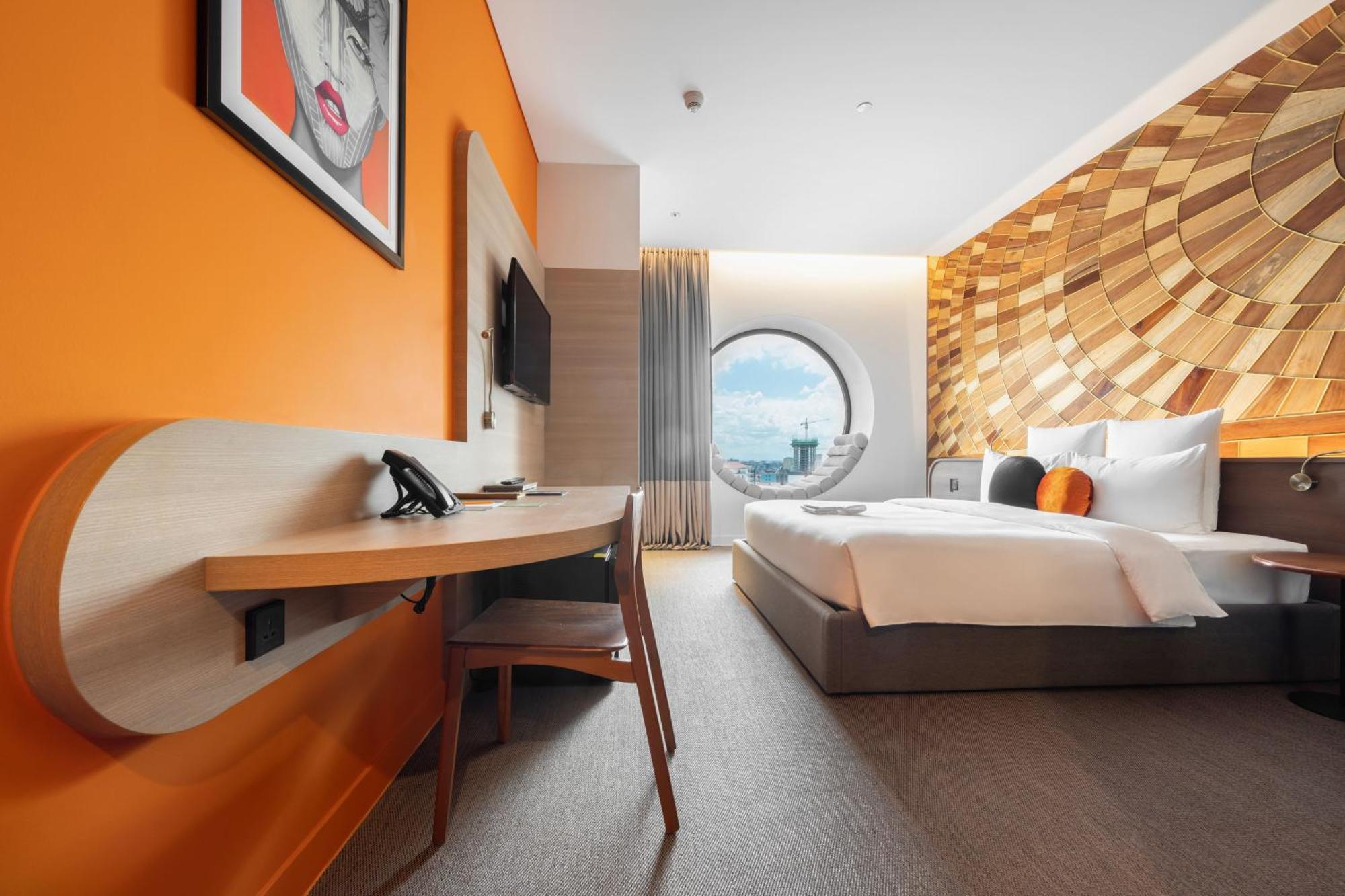 Sun & Moon, Riverside Hotel Пном Пен Екстериор снимка