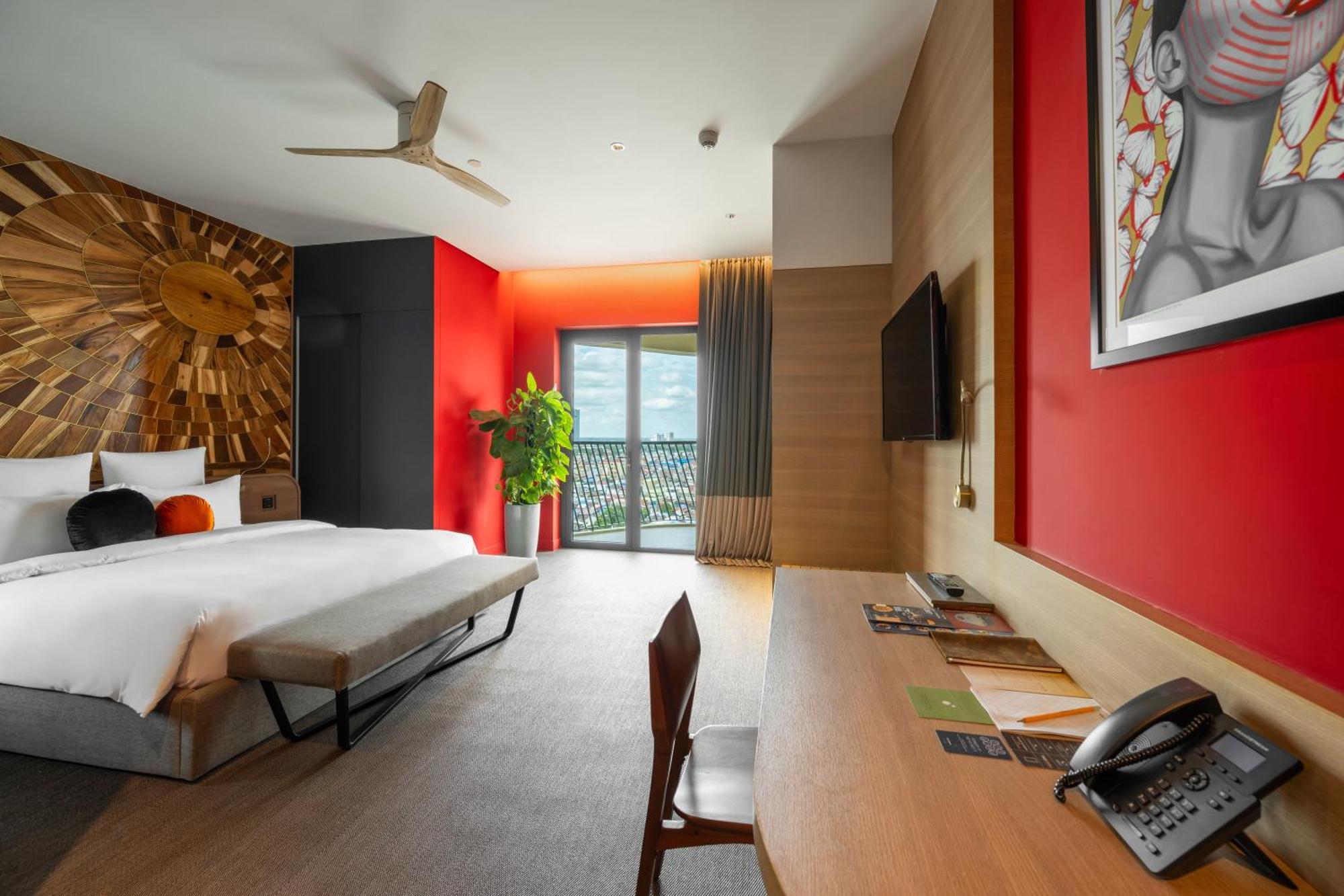 Sun & Moon, Riverside Hotel Пном Пен Екстериор снимка