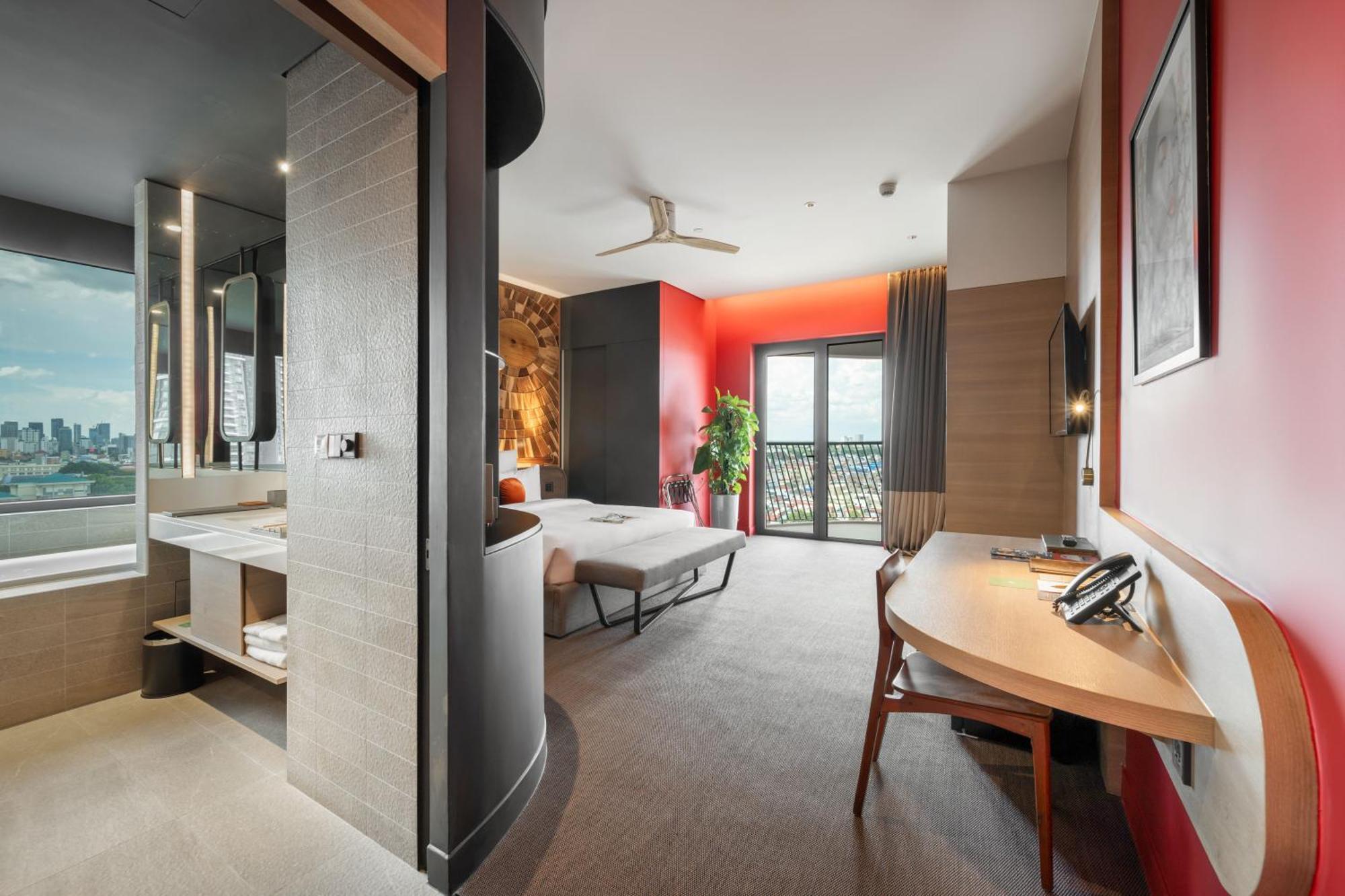 Sun & Moon, Riverside Hotel Пном Пен Екстериор снимка