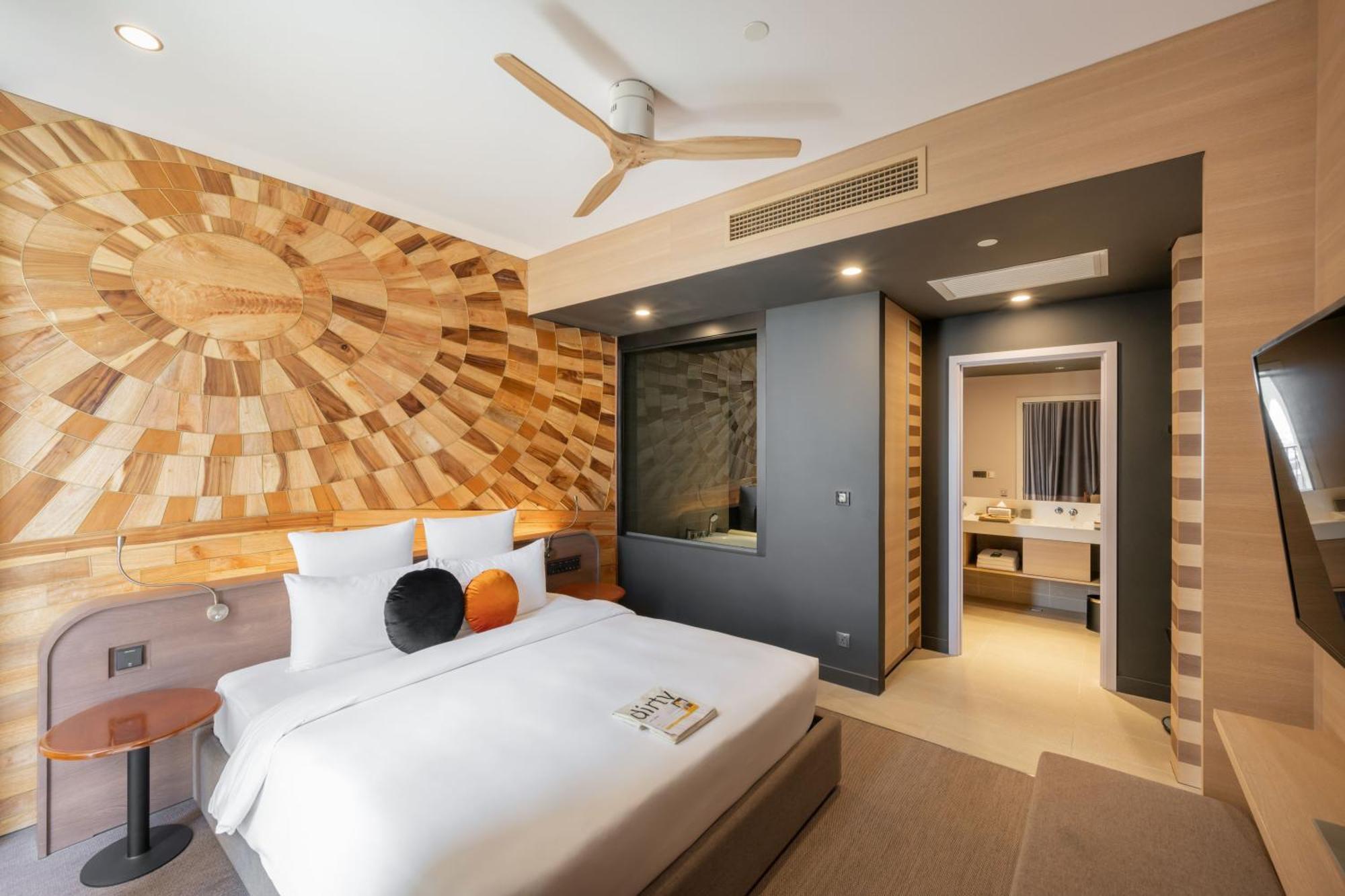 Sun & Moon, Riverside Hotel Пном Пен Екстериор снимка